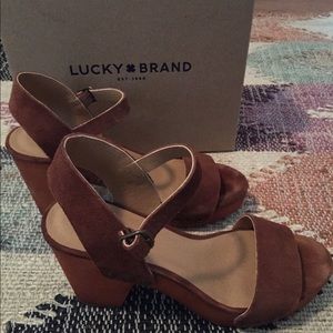 trisa wood sandals